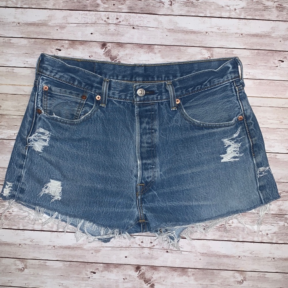 Vintage Levi’s 501 Button Fly Distressed High Rise Shorts Size 34